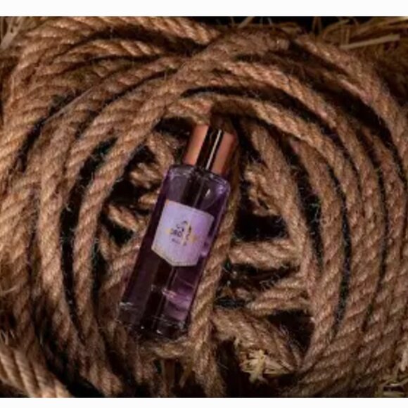 JORDACHE QUINN EAU-DE PERFUM SPRAY - Picture 3 of 3